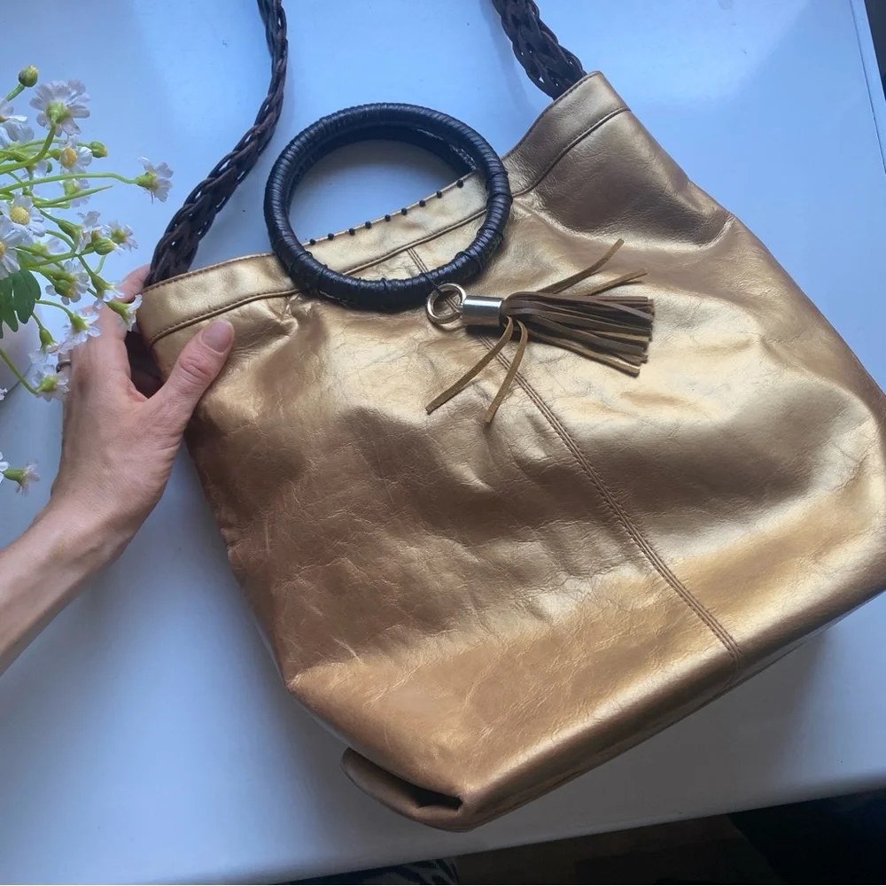 ALFANI LEATHER Gorgeous Golden Leather Shoulder Bag Fringe Detail Magnet Closure